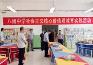 Promouvoir l'éducation et aider les étudiants est ce que Ju Hongkai doit insister pour faire!